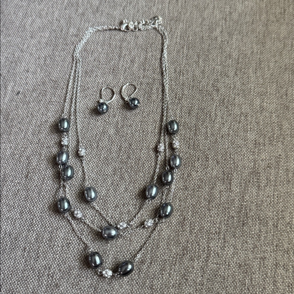 Elegant Black Pearl Necklace and Earring Set